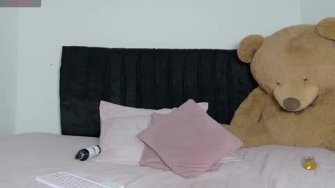 Snapshot of natashaparker__ chatting on 02/06/26, 10:35 Natasha online show from 02/06/26, 10:35