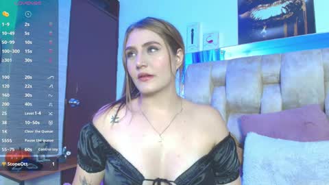 Snapshot of natasharobbins chatting on 10/17/25, 10:01 online show from 10/17/25, 10:01