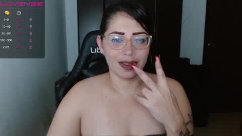 Snapshot of natashasmithe chatting on 01/25/25, 12:26 Natasha Smithe online show from 01/25/25, 12:26