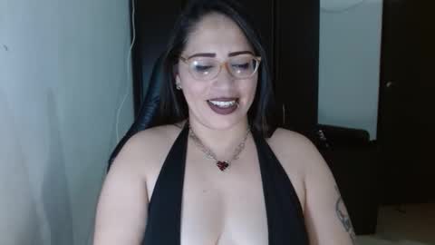 Snapshot of natashasmithe chatting on 11/18/25, 12:16 Natasha Smithe online show from 11/18/25, 12:16