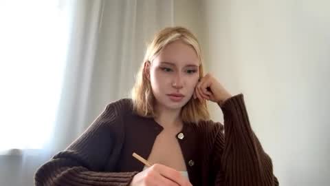 Snapshot of natashiaasevedo chatting on 06/23/26, 02:42 Alisa online show from 06/23/26, 02:42