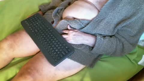 Snapshot of nate1x chatting on 12/12/24, 01:43 nate1x online show from 12/12/24, 01:43