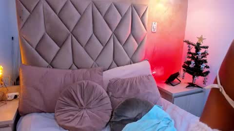 NATH QUIM online show from 11/24/25, 08:30