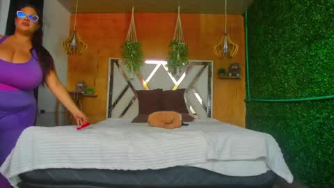 nathalia_correa online show from 05/25/26, 05:19