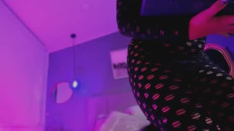 nathalia stone  online show from 01/18/26, 05:33