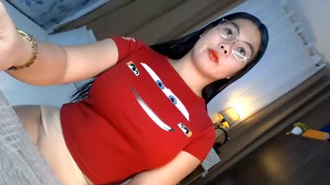Snapshot of nathalie_hart chatting on 07/16/26, 02:39 Queen Marga online show from 07/16/26, 02:39