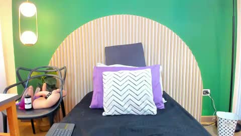 nathalie rossel online show from 04/15/26, 08:20