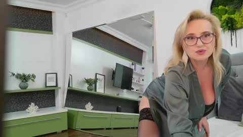 Nathalie online show from 04/18/26, 12:25