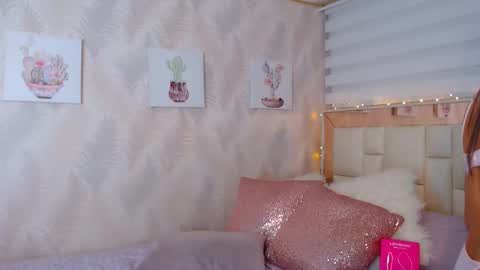 Snapshot of nathalierose_1 chatting on 11/21/25, 09:08 Nathalie Rose online show from 11/21/25, 09:08