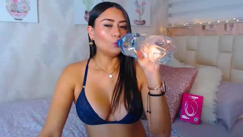 Snapshot of nathalierose_1 chatting on 11/22/25, 08:46 Nathalie Rose online show from 11/22/25, 08:46