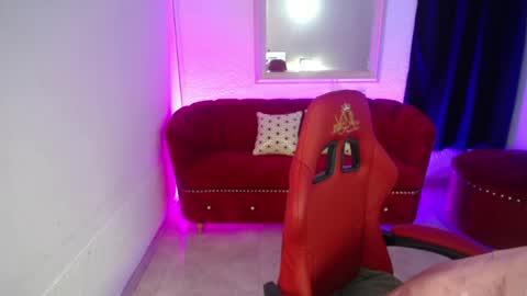 Snapshot of nathaly_low chatting on 06/22/26, 12:13 nathaly low online show from 06/22/26, 12:13