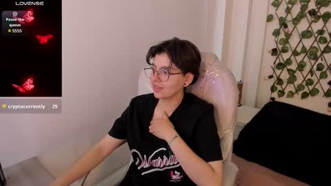 nathalyy_ds online show from 10/23/25, 07:56