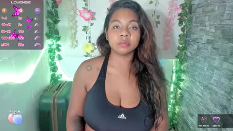 Snapshot of nathasha_jhonsom_ chatting on 11/29/25, 07:22 Naty online show from 11/29/25, 07:22