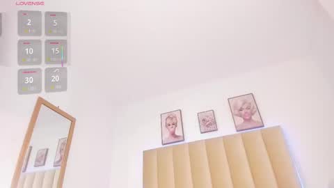 natti_london online show from 09/15/25, 05:24