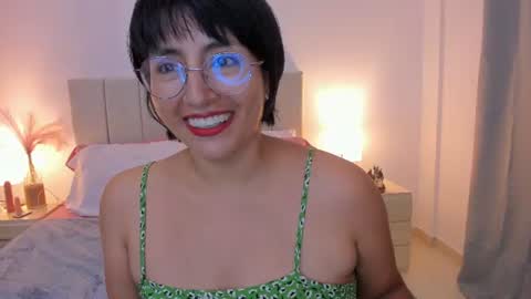 Snapshot of natty_bush chatting on 06/17/26, 10:00 Nathalie online show from 06/17/26, 10:00
