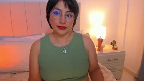 Snapshot of natty_bush chatting on 06/29/26, 09:04 Nathalie online show from 06/29/26, 09:04