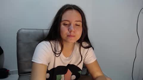 Snapshot of natyscoth chatting on 10/18/25, 03:31 online show from 10/18/25, 03:31