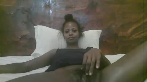 Snapshot of naughty_babe000 chatting on 06/06/26, 05:12 alisha online show from 06/06/26, 05:12