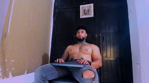 Snapshot of naughty_dominant chatting on 01/10/25, 03:39 Miller online show from 01/10/25, 03:39