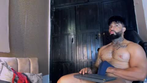 Snapshot of naughty_dominant chatting on 01/14/25, 02:43 Miller online show from 01/14/25, 02:43