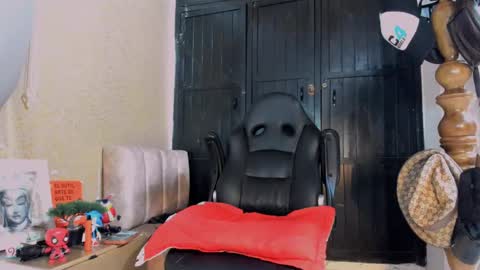 Snapshot of naughty_dominant chatting on 01/17/25, 03:45 Miller online show from 01/17/25, 03:45