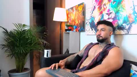 Snapshot of naughty_dominant chatting on 11/30/25, 09:02 Miller online show from 11/30/25, 09:02