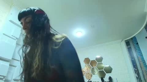 Kitten online show from 11/26/25, 11:00