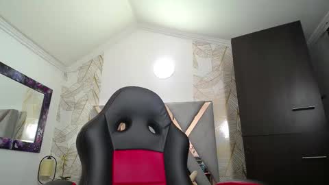 Kitten online show from 12/16/25, 10:53