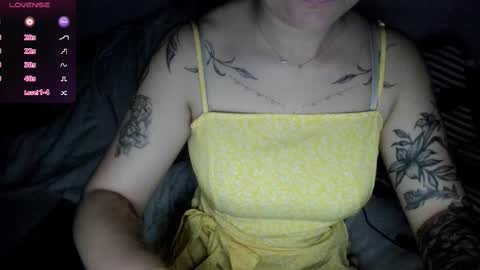 Snapshot of naughty_kittyy1 chatting on 11/27/25, 08:33 Maria online show from 11/27/25, 08:33