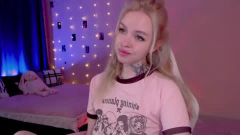 Snapshot of naughty_mablee chatting on 06/12/26, 01:26 Mable online show from 06/12/26, 01:26