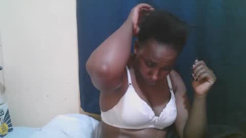 Snapshot of naughty_slender2 chatting on 10/25/25, 05:08 jn online show from 10/25/25, 05:08