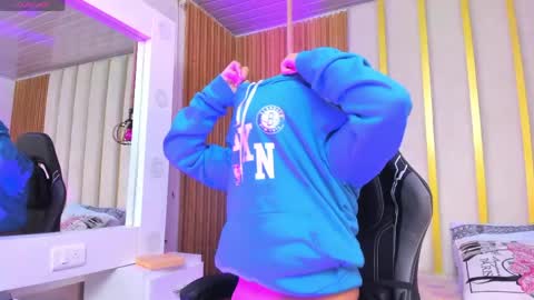 Stefany online show from 05/06/26, 01:47