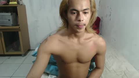 Snapshot of naughtyboylouie chatting on 02/12/25, 06:09 Loue online show from 02/12/25, 06:09