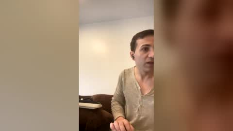 Snapshot of naughtybunnnies chatting on 12/15/25, 07:23 naughtybunnnies online show from 12/15/25, 07:23