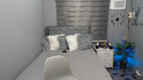 Snapshot of naughtykeats chatting on 02/22/25, 11:57 Crystal online show from 02/22/25, 11:57