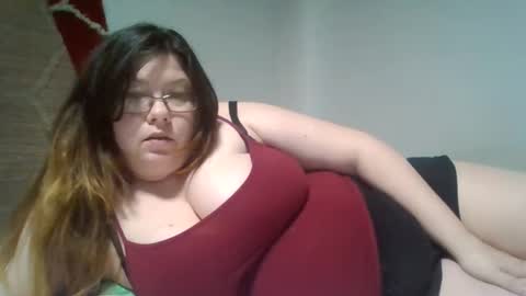Snapshot of naughtynatalie1988x chatting on 05/11/26, 10:40 Natalie online show from 05/11/26, 10:40