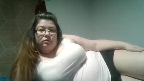 Snapshot of naughtynatalie1988x chatting on 05/13/26, 01:47 Natalie online show from 05/13/26, 01:47