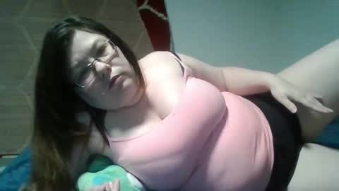 Snapshot of naughtynatalie1988x chatting on 05/22/26, 12:07 Natalie online show from 05/22/26, 12:07