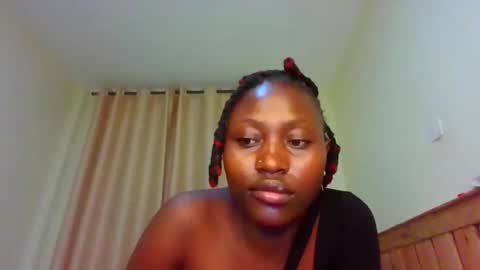 Snapshot of naughtyqueen12 chatting on 10/28/25, 08:18 naughtyqueen12 online show from 10/28/25, 08:18