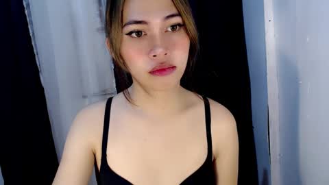 Snapshot of naughtysassymikaylax chatting on 12/12/24, 07:04 Kyla online show from 12/12/24, 07:04