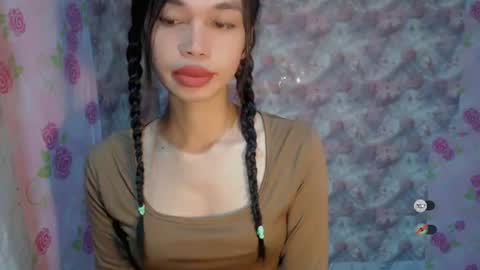Snapshot of naughtysunshinepinay chatting on 06/19/26, 10:19 Celine online show from 06/19/26, 10:19