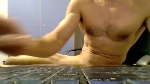 Snapshot of naughtywolf322 chatting on 05/08/26, 09:31 Volk online show from 05/08/26, 09:31