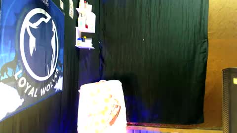 Loy online show from 10/22/25, 05:56