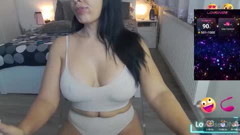 Snapshot of nauty_leila chatting on 02/14/25, 06:56 KimBeee online show from 02/14/25, 06:56