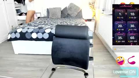 Snapshot of nauty_leila chatting on 02/18/25, 06:59 KimBeee online show from 02/18/25, 06:59