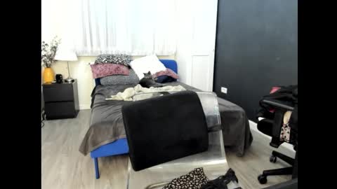 KimBeee online show from 02/15/26, 06:54