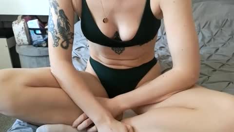 Snapshot of navyrayne chatting on 04/19/26, 10:14 Navyrein online show from 04/19/26, 10:14