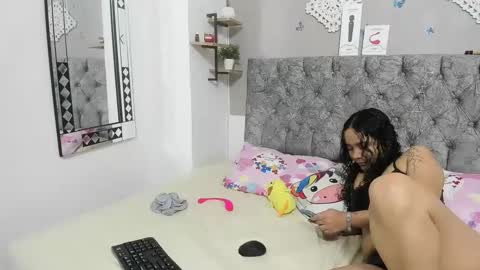 Snapshot of nay_and_aleja chatting on 12/04/24, 02:53 nay_and_aleja online show from 12/04/24, 02:53