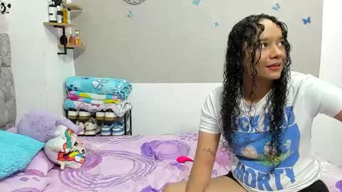 Snapshot of nay_and_aleja chatting on 10/12/25, 01:37 nay_and_aleja online show from 10/12/25, 01:37