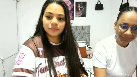 Snapshot of nay_and_aleja chatting on 06/25/26, 07:07 nay_and_aleja online show from 06/25/26, 07:07
